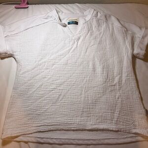 Magellan Outdoors White Short Sleeve Tee